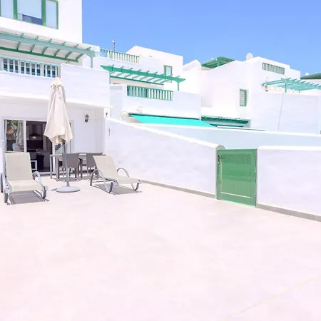 Sea Breeze Two Bedroom Апартаменты *