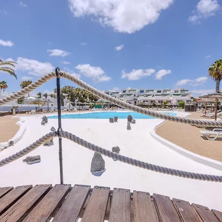 Sea Breeze Two Bedroom * كوستا تاغيسي